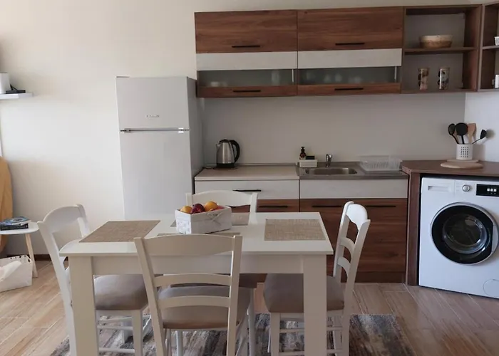 Krimski - Free Private Parking Warna